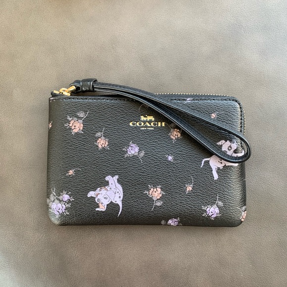 NWT DISNEY X COACH WRISTLET WITH DALMATIAN FLORAL